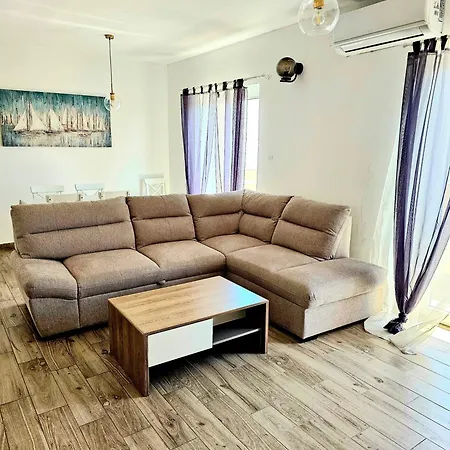 Nina Apartament *