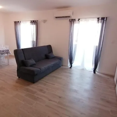 Apartment Nina *